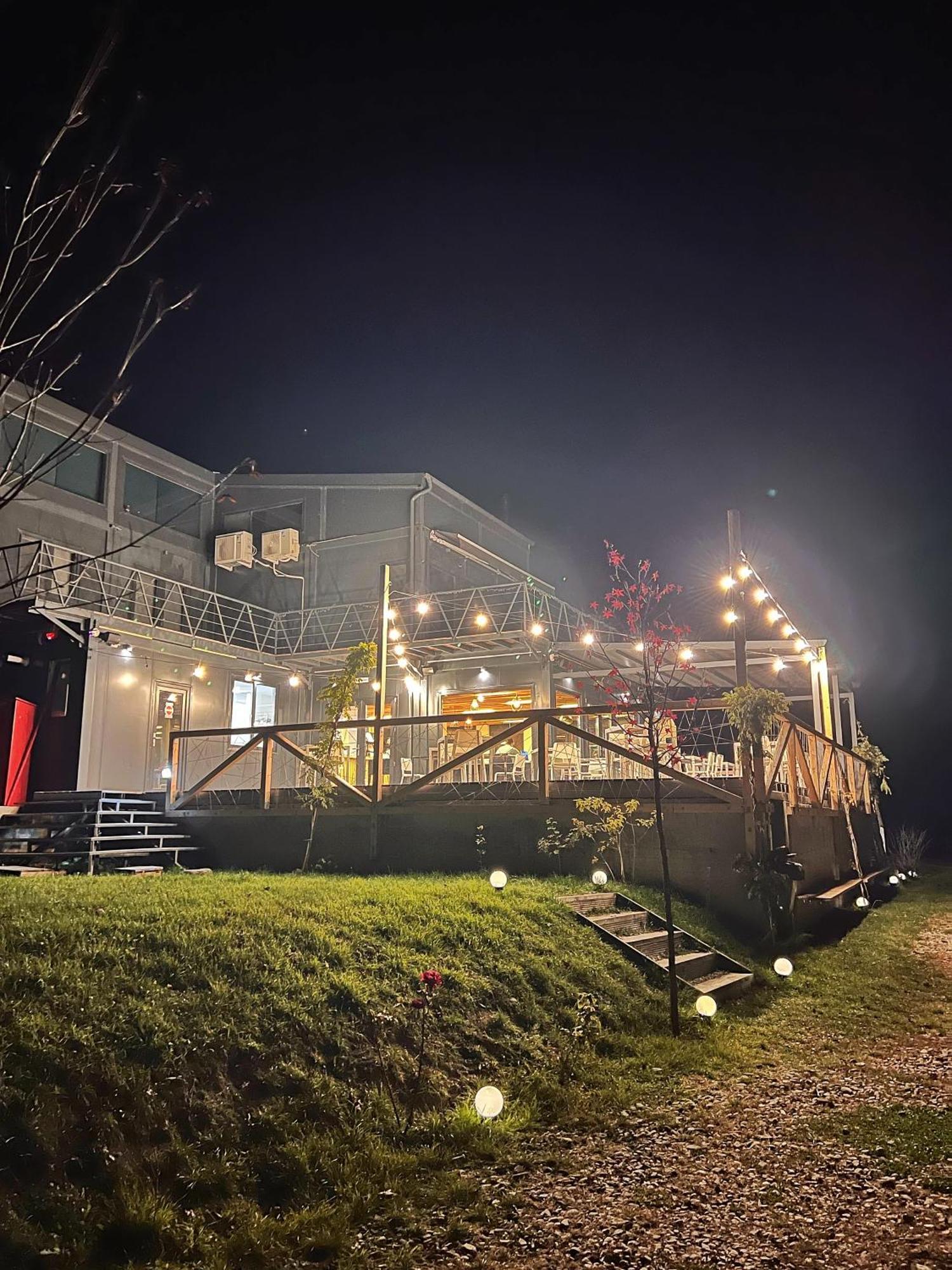 Flandra Glamping Hotel Corbeni Exterior photo