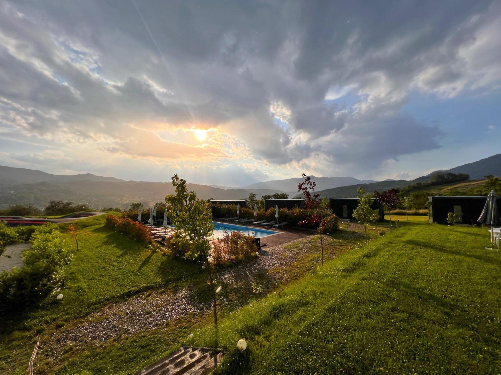 Flandra Glamping Hotel Corbeni Exterior photo