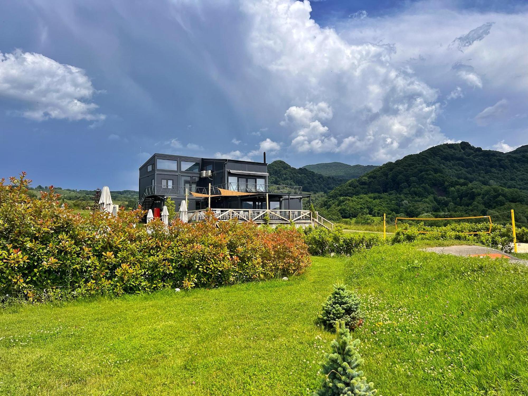 Flandra Glamping Hotel Corbeni Exterior photo